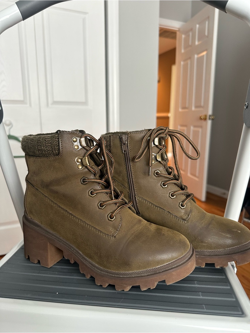 Universal Thread Olive Lace-Up Lug Heel Ankle Boots